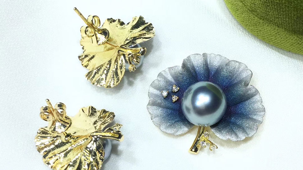 11-12mm Tahitian Pearl Pendant, 18k Gold w/ Diamond - AAAA